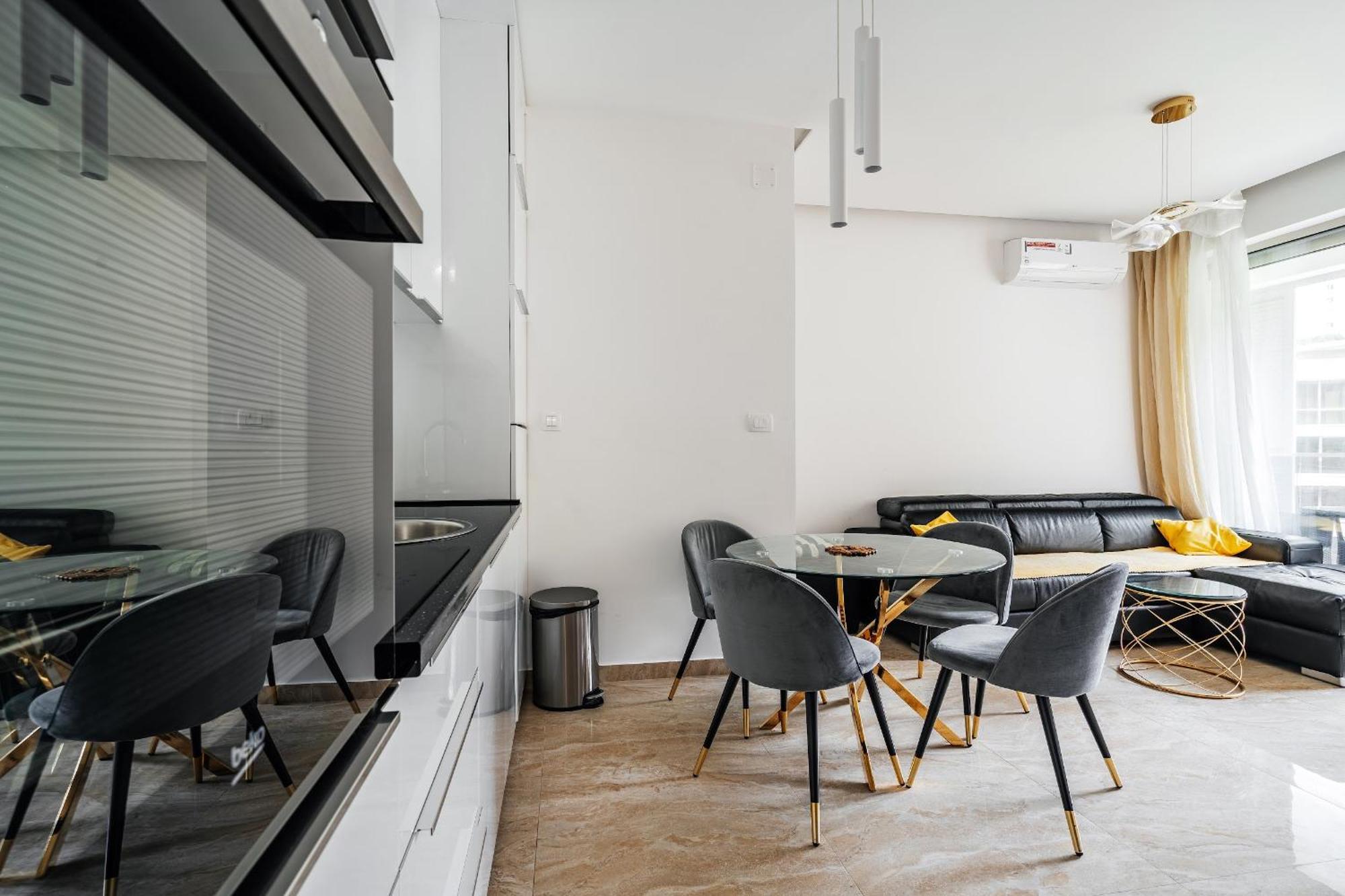 Aura Tower Aparments By In Property Rafajlovići Exterior foto