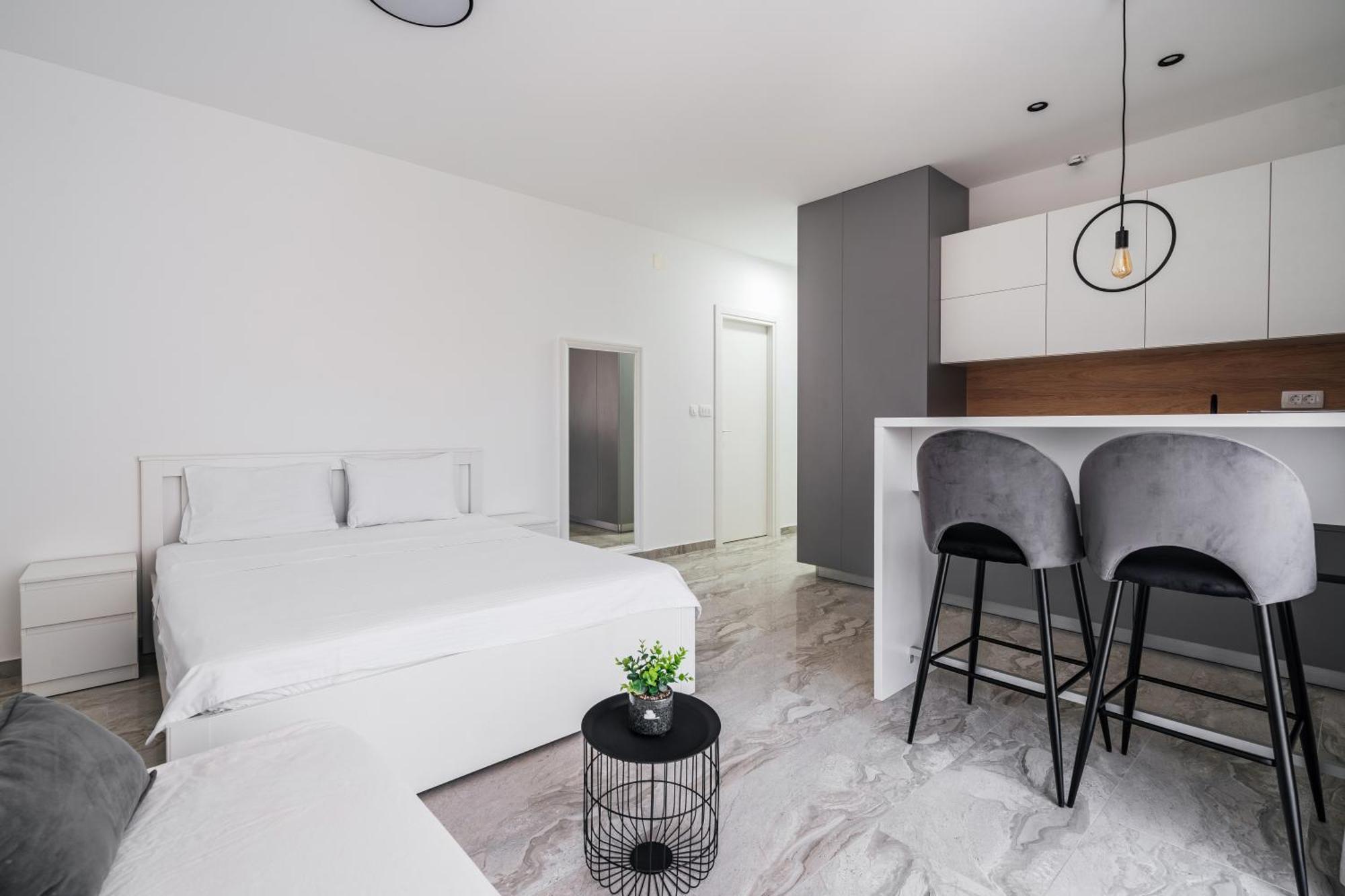 Aura Tower Aparments By In Property Rafajlovići Exterior foto